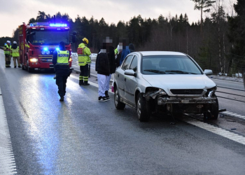 Söderhamn: Bil körde in i mitträcket