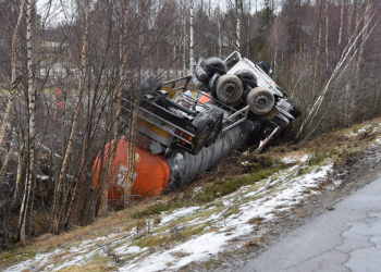 Tankbilsolycka väg 50 Mohed Xnytt
