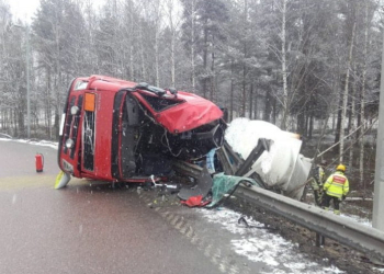 Gävle: Tankbil välte vid Gävle Västra
