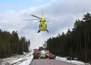 Torsåker: Bil voltade på väg 68
