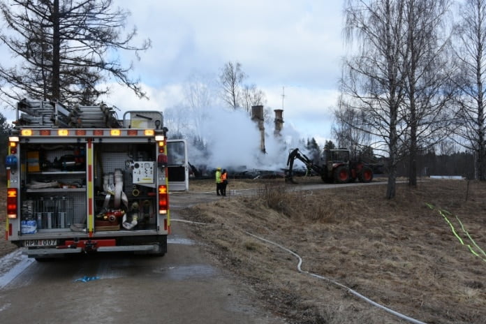 Voxna: Brand i villa