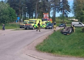Söderhamn: Bil voltade på Granvägen