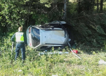 Sandviken: Bil voltade på E16
