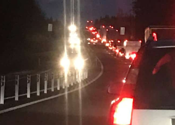 Hudiksvall: Bilist körde in i mitträcket