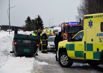 Trönö: Bilist voltade på väg 654