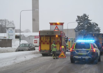 Gävle: Buss och personbil i krock