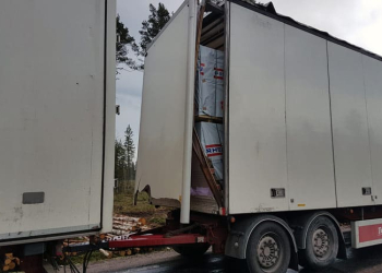 Ovanåker: Två lastbilar kolliderade på väg 301