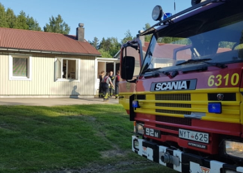 Stråtjära: Fimpar orsakade utryckning