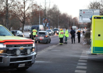 Gävle: Mopedbil och cyklist krockade