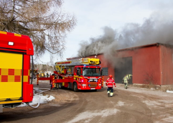 Åshammar: Brand i verkstadsbyggnad
