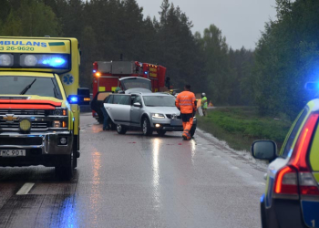 Norrala: Två bilar i krock på väg 583