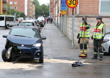 Gävle: Mopedbil och personbil i kollision