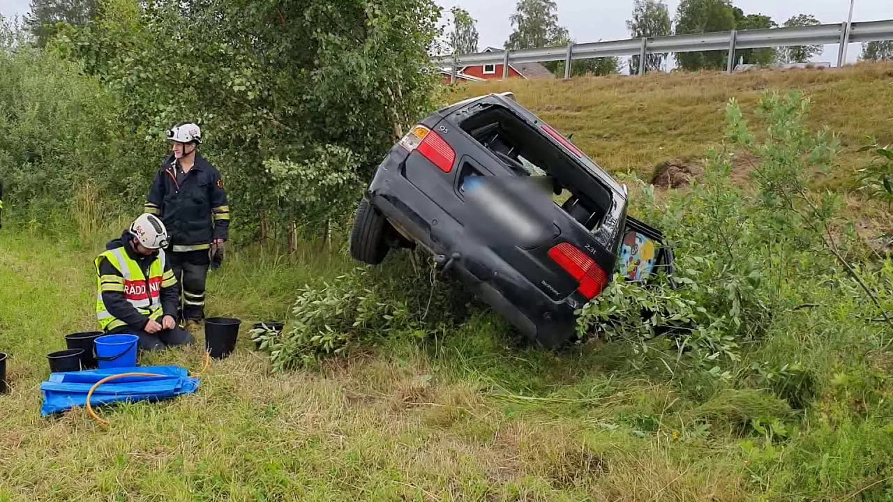 Stråtjära: Familj i olycka på väg 83