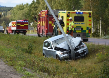 Söderhamn: Bilist kolliderade med lyktstolpe