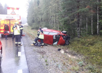 Ockelbo: Bil voltade på väg 303