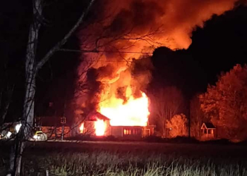 Mo: Brand i villa