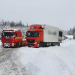 Norrala: Lastbil i diket vid Losjö