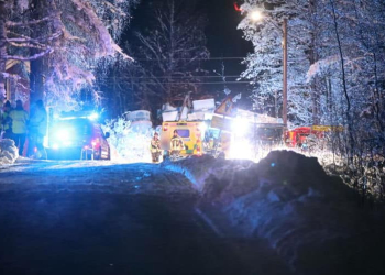 Hofors: Tåg och lastbil i kollision