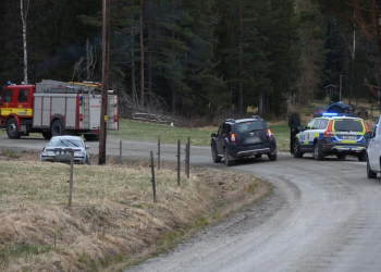 Holmsveden: Stulen bil i olycka – Föraren smet från platsen