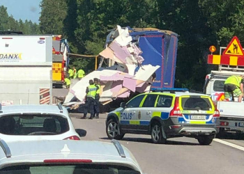 Forsbacka: Två lastbilar i olycka på E16