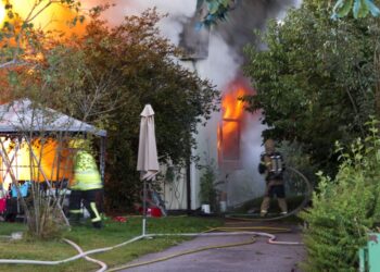 Sandviken: Villa förstörd i brand