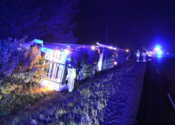 Glössbo: Lastbil tippade vid Överbo