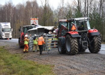 Söderala: Transport med kor välte på väg 50