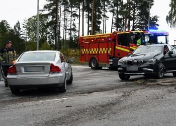 Ljusne: Två bilar krockade i korsning