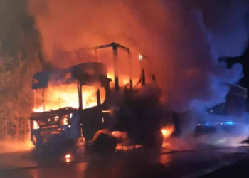 Enånger: Brand i lastbil