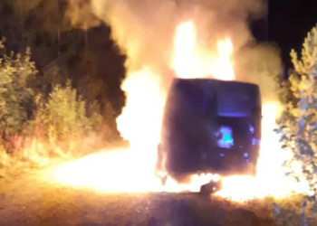 Tönnebro: Skåpbil brann utmed väg 83