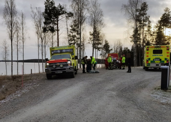 Sandviken: Skridskoåkare gick genom isen