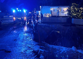 Norrala: Bil hamnade i Styvjebäcken