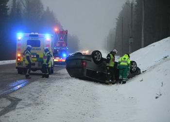 Stråtjära: Singelolycka på väg 83