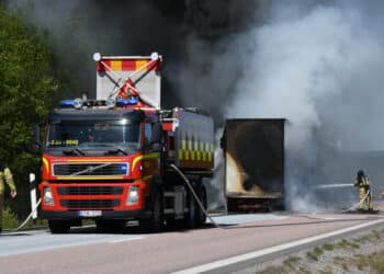 Enånger: Brand i lastbilssläp