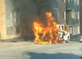 Söderhamn: Bilbrand hotade byggnad