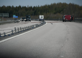 Enånger: Pickup körde in i mitträcket