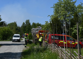 Axmarby: Skogsbrand vid Ogavägen (14:26)