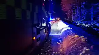 Stråtjära: Bilbrand vid Öratjärn