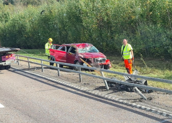 Storvik: Personbil voltade på E16