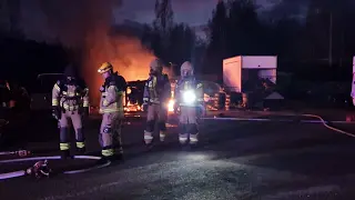 Enånger: Brand i flera personbilar