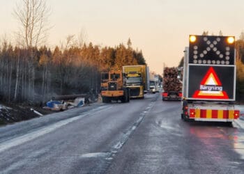 Gysinge: Lastbil välte på väg 56