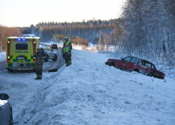 Enånger: Väjde för däck – Voltade