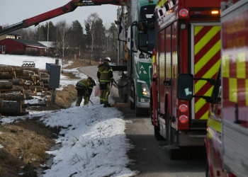 Norrala: Oljeutsläpp på väg 645