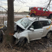 Ljusne: Personbil körde in i träd