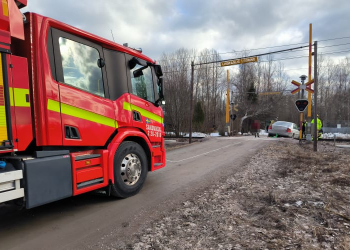 Sandviken: Bil fastnade på järnvägsövergång