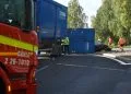Gävle: Lastbil välte i cirkulationsplats