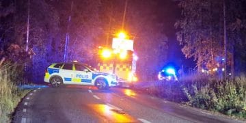 Storvik: Bil voltat på väg 518